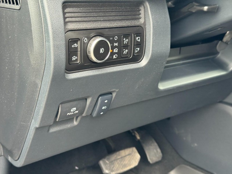 Ford Super Duty F-250 SRW Vehicle Image 15