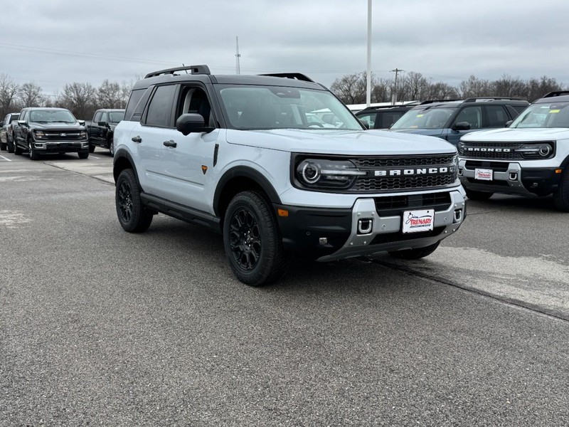 Ford Bronco Sport Vehicle Full-screen Gallery Image 2