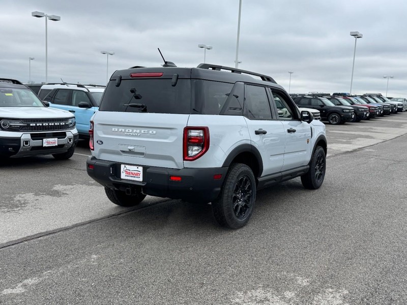 Ford Bronco Sport Vehicle Full-screen Gallery Image 3