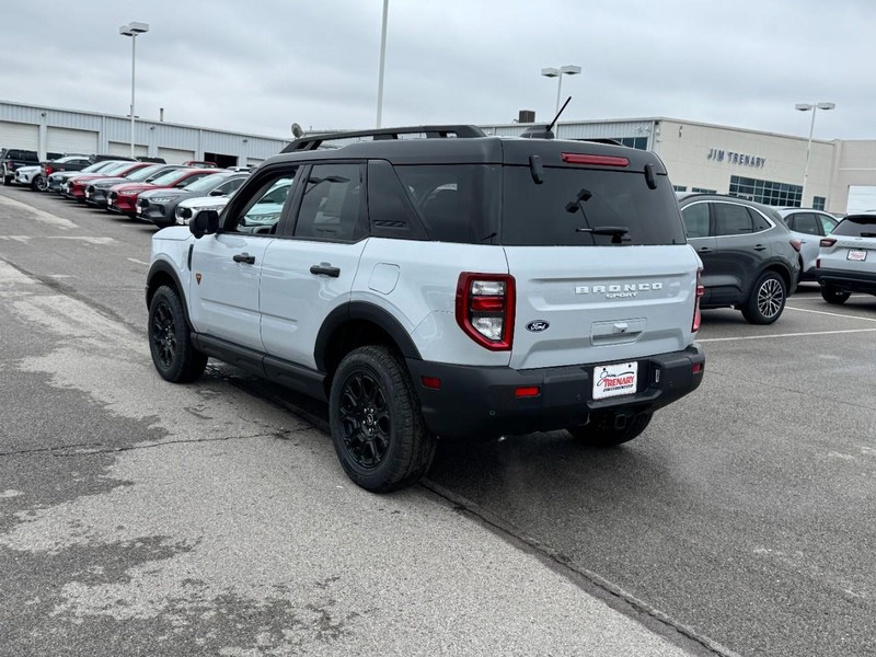 Ford Bronco Sport Vehicle Full-screen Gallery Image 5