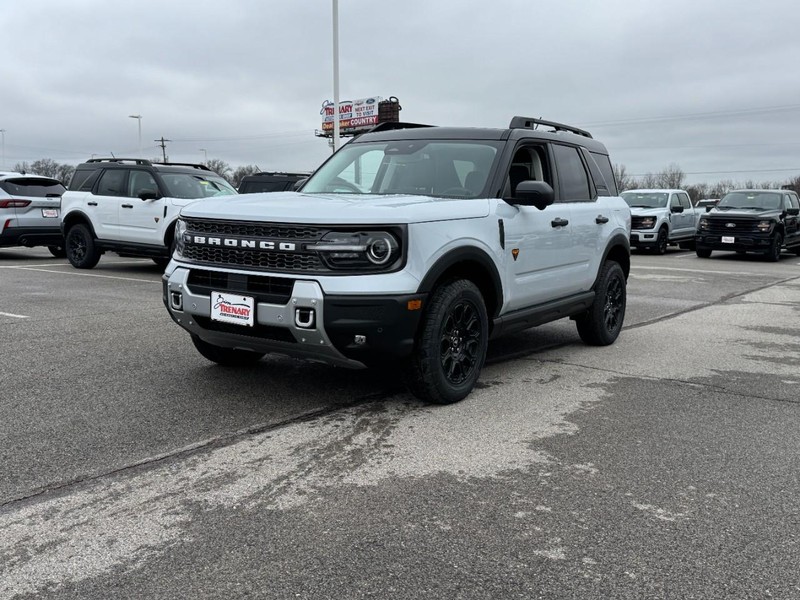 Ford Bronco Sport Vehicle Full-screen Gallery Image 7