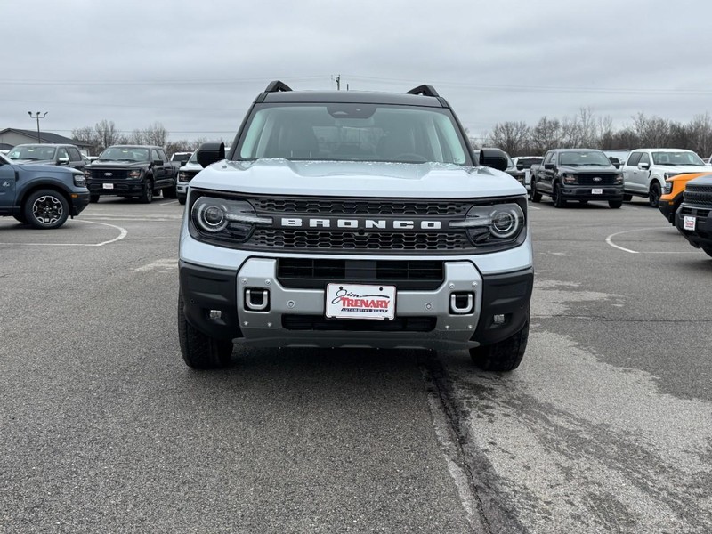 Ford Bronco Sport Vehicle Full-screen Gallery Image 8