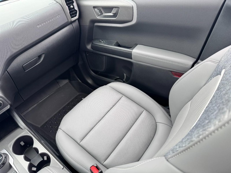 Ford Bronco Sport Vehicle Full-screen Gallery Image 16