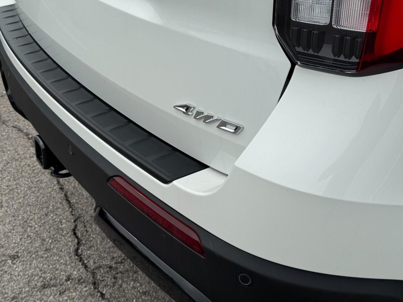 Ford Explorer Vehicle Image 04