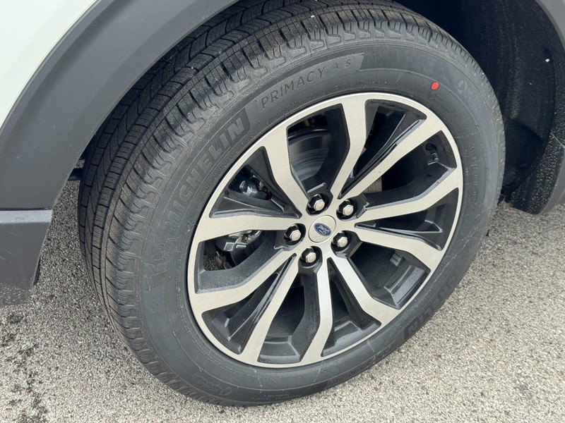 Ford Explorer Vehicle Image 05