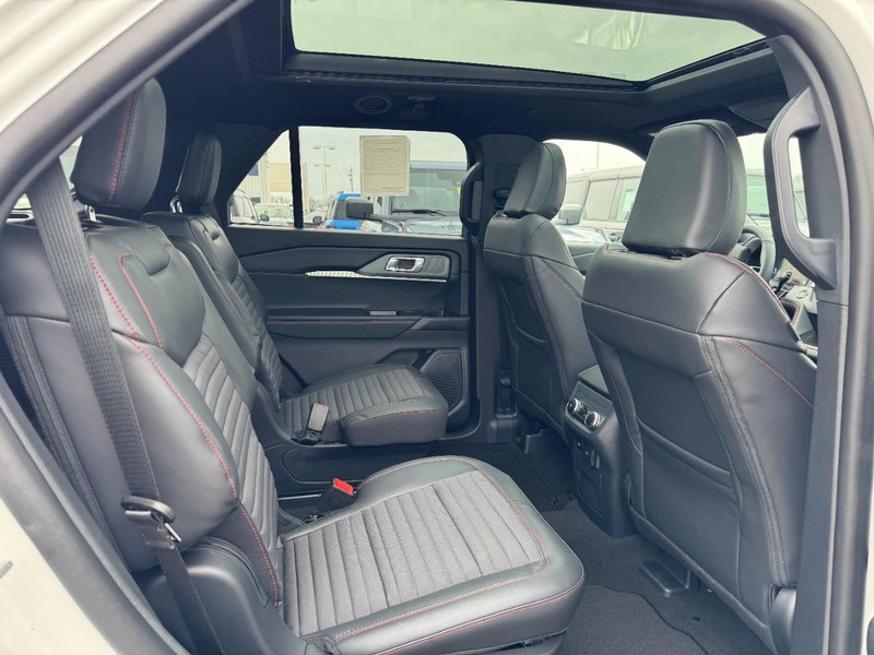 Ford Explorer Vehicle Image 06