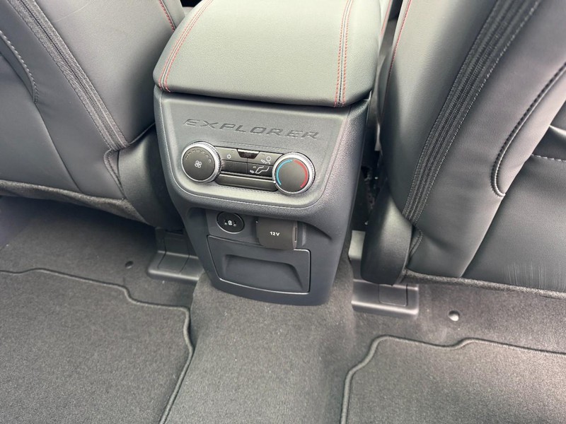 Ford Explorer Vehicle Image 12