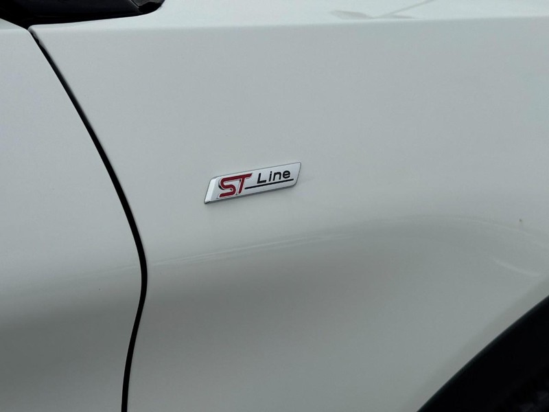 Ford Explorer Vehicle Image 13