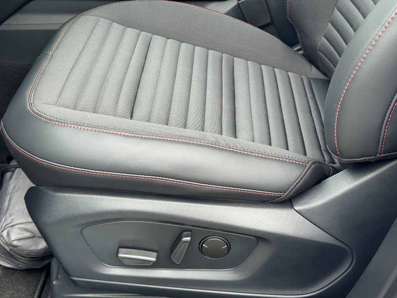 Ford Explorer Vehicle Image 15