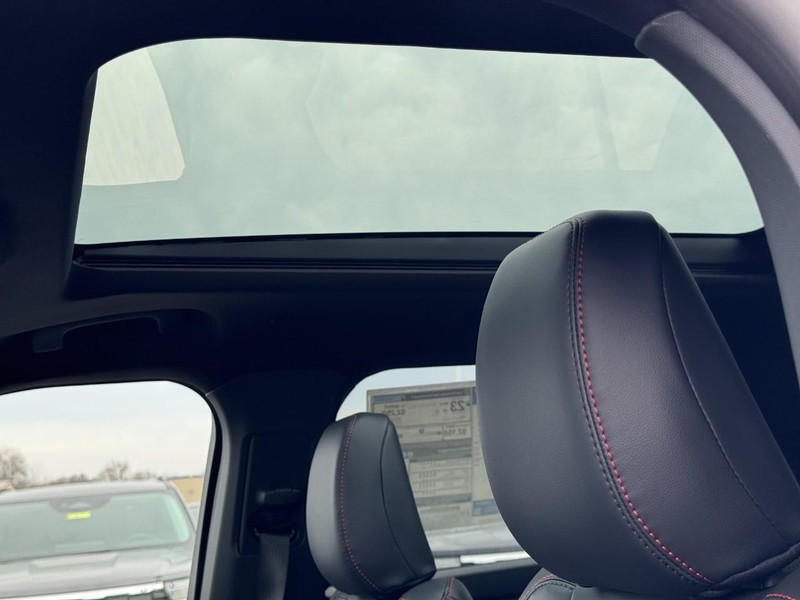 Ford Explorer Vehicle Image 16