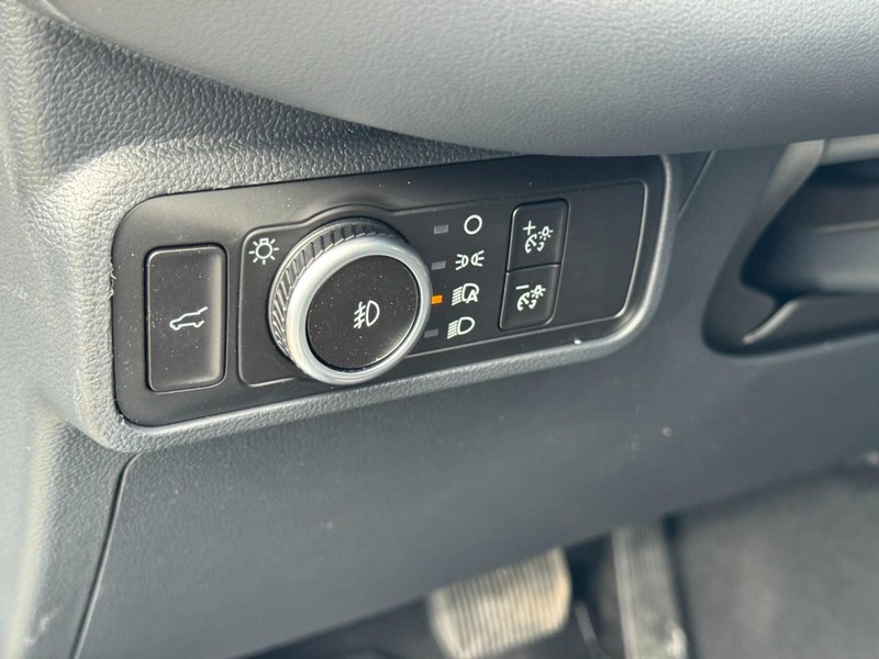 Ford Explorer Vehicle Image 17