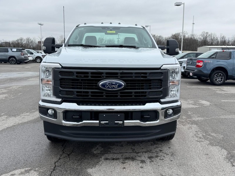Ford Super Duty F-250 SRW Vehicle Full-screen Gallery Image 8