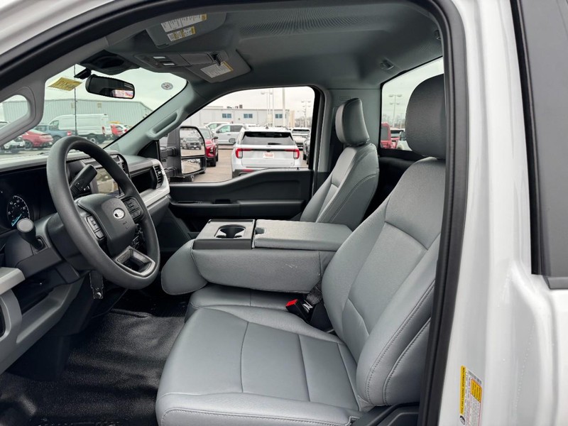 Ford Super Duty F-250 SRW Vehicle Full-screen Gallery Image 11