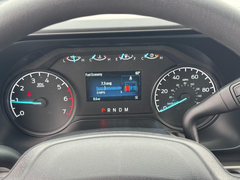 Ford Super Duty F-250 SRW Vehicle Full-screen Gallery Image 18