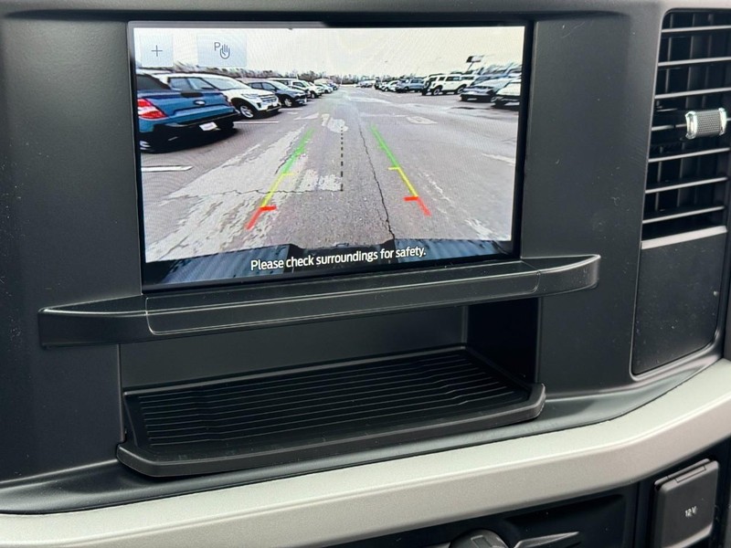 Ford Super Duty F-250 SRW Vehicle Full-screen Gallery Image 19