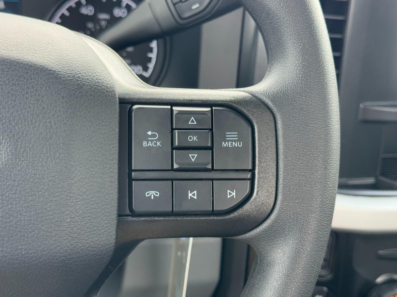 Ford Super Duty F-350 SRW Vehicle Full-screen Gallery Image 11