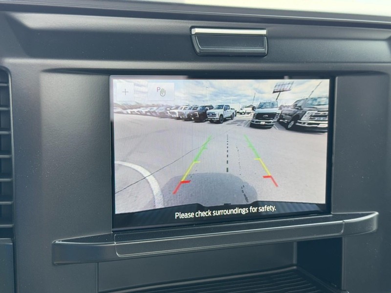 Ford Super Duty F-350 SRW Vehicle Full-screen Gallery Image 14