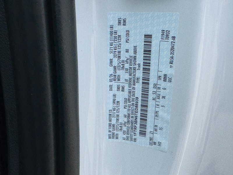 Ford Super Duty F-350 SRW Vehicle Full-screen Gallery Image 16