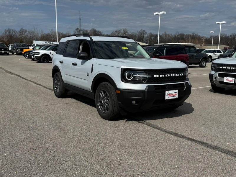 Ford Bronco Sport Vehicle Full-screen Gallery Image 2