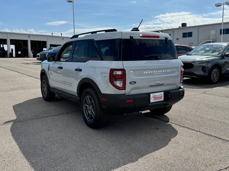 Ford Bronco Sport Vehicle Full-screen Gallery Image 5