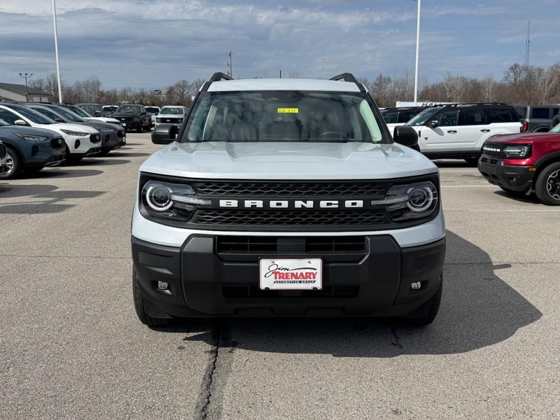 Ford Bronco Sport Vehicle Full-screen Gallery Image 8