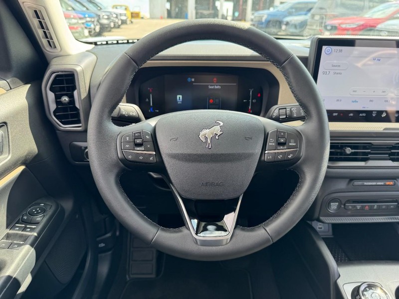 Ford Bronco Sport Vehicle Full-screen Gallery Image 11