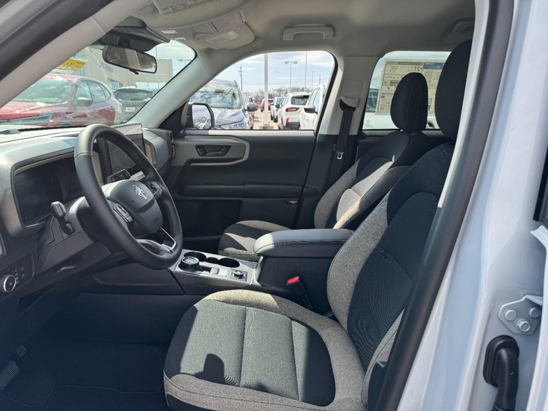 Ford Bronco Sport Vehicle Full-screen Gallery Image 17