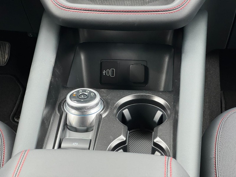 Ford Explorer Vehicle Image 11