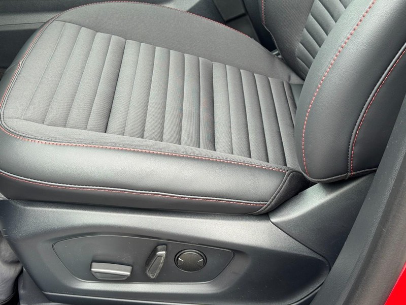 Ford Explorer Vehicle Image 14