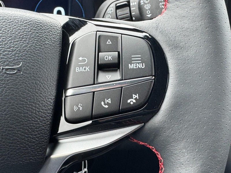 Ford Explorer Vehicle Image 17