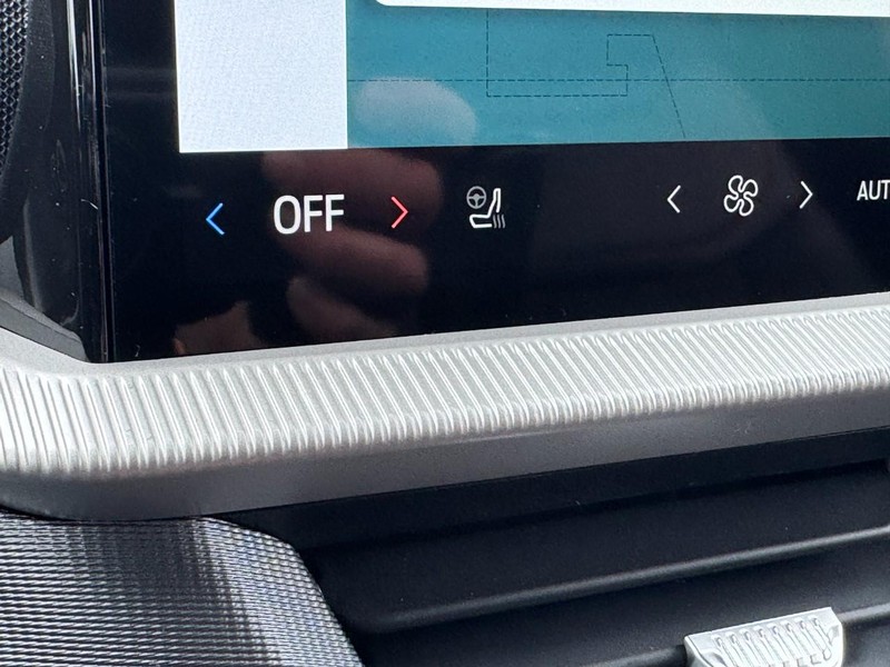 Ford Explorer Vehicle Image 18