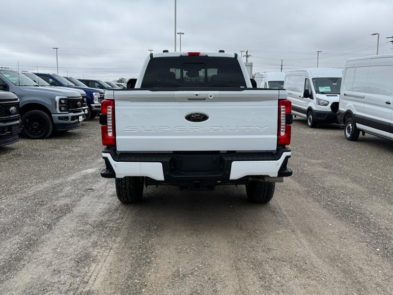 Ford Super Duty F-250 SRW Vehicle Full-screen Gallery Image 4
