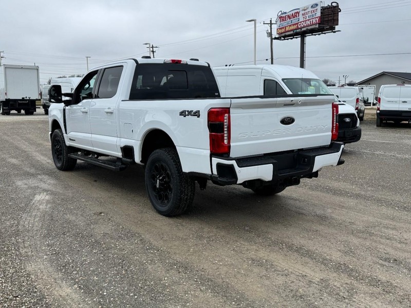 Ford Super Duty F-250 SRW Vehicle Full-screen Gallery Image 5