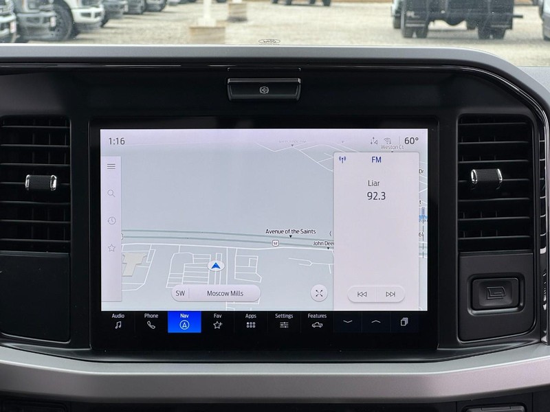 Ford Super Duty F-250 SRW Vehicle Full-screen Gallery Image 12