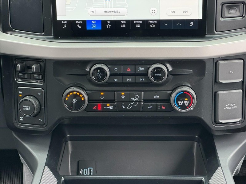 Ford Super Duty F-250 SRW Vehicle Full-screen Gallery Image 13