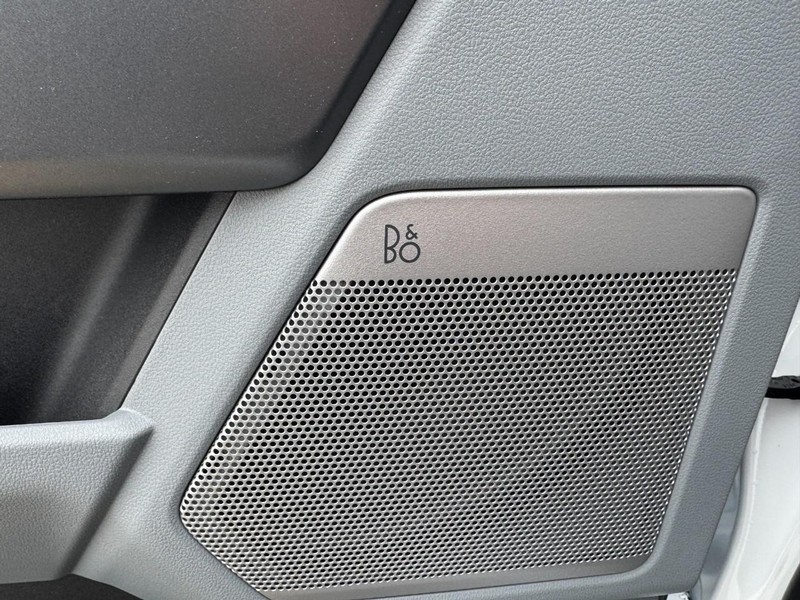 Ford Super Duty F-250 SRW Vehicle Full-screen Gallery Image 16