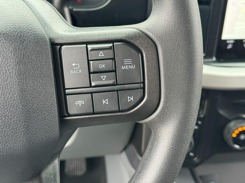 Ford Super Duty F-250 SRW Vehicle Full-screen Gallery Image 20