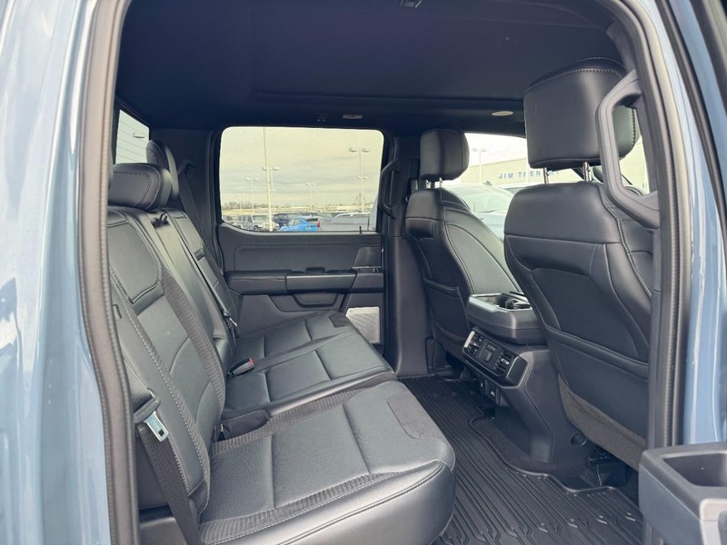 Ford F-150 Vehicle Full-screen Gallery Image 10