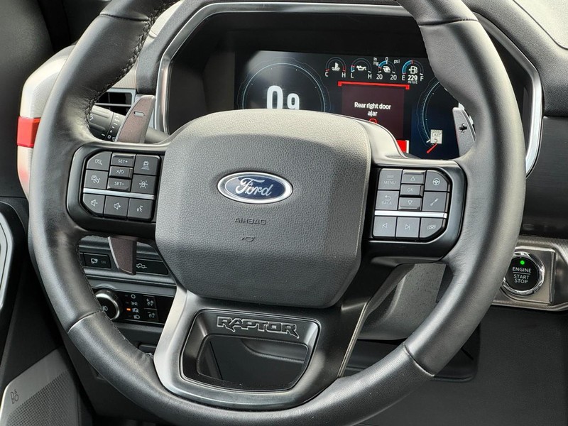 Ford F-150 Vehicle Full-screen Gallery Image 12