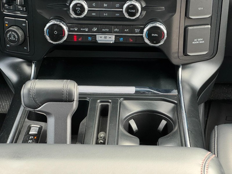 Ford F-150 Vehicle Full-screen Gallery Image 14