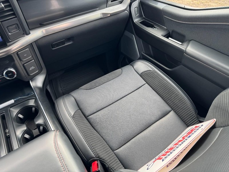 Ford F-150 Vehicle Full-screen Gallery Image 15