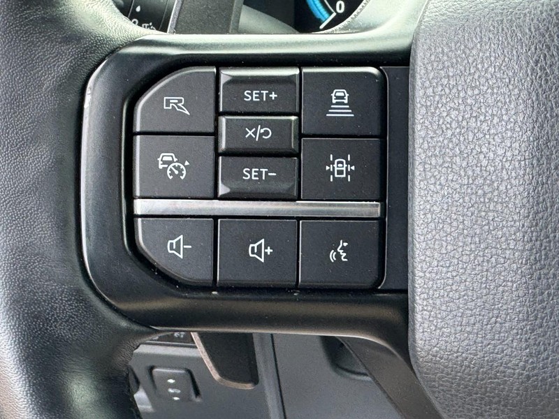 Ford F-150 Vehicle Full-screen Gallery Image 18