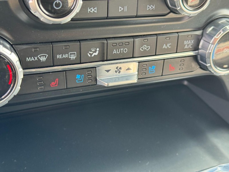 Ford F-150 Vehicle Full-screen Gallery Image 23