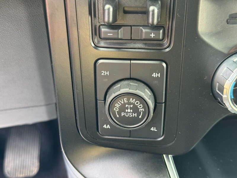 Ford F-150 Vehicle Full-screen Gallery Image 24