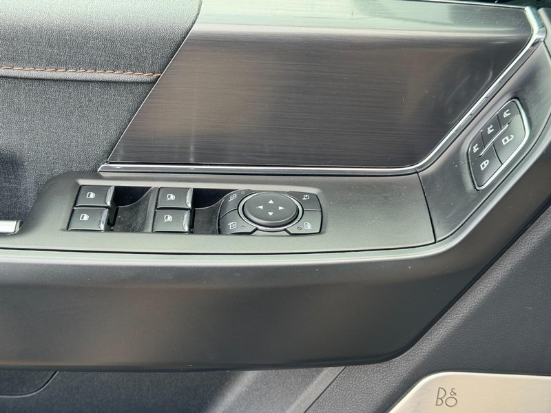 Ford F-150 Vehicle Full-screen Gallery Image 25