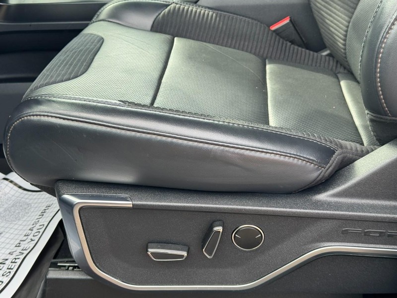 Ford F-150 Vehicle Full-screen Gallery Image 26