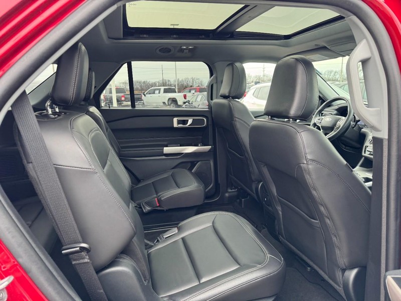 Ford Explorer Vehicle Image 10