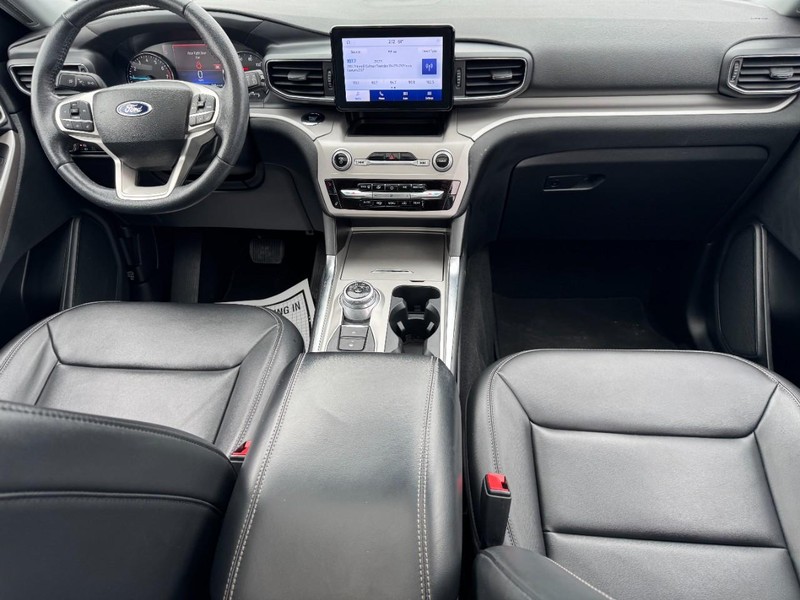 Ford Explorer Vehicle Image 12