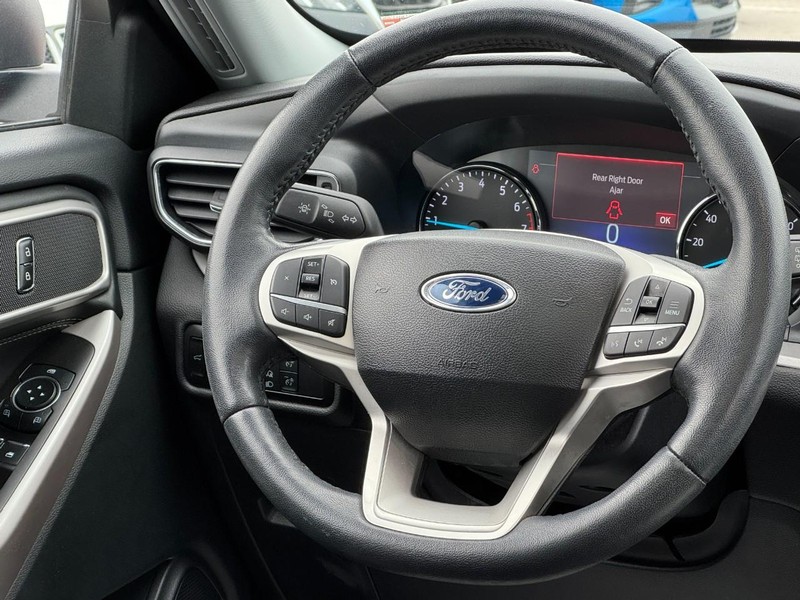 Ford Explorer Vehicle Image 13