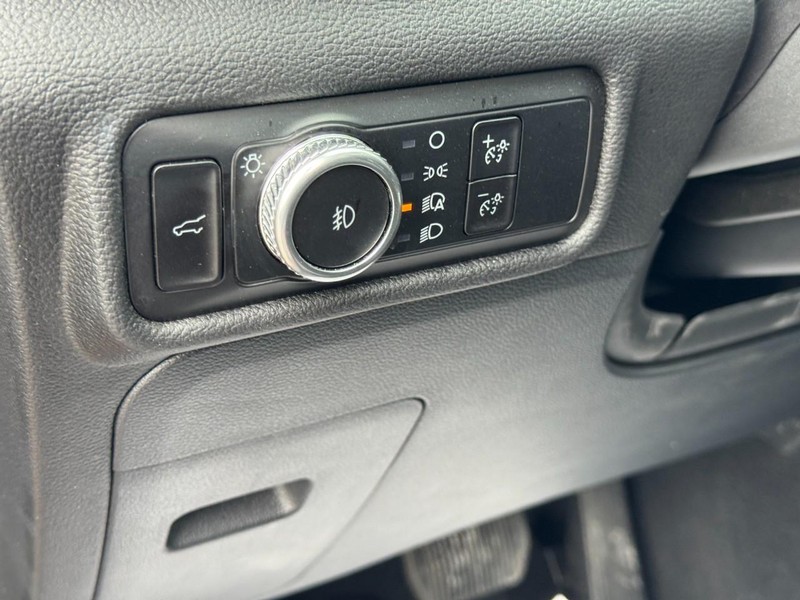 Ford Explorer Vehicle Image 17